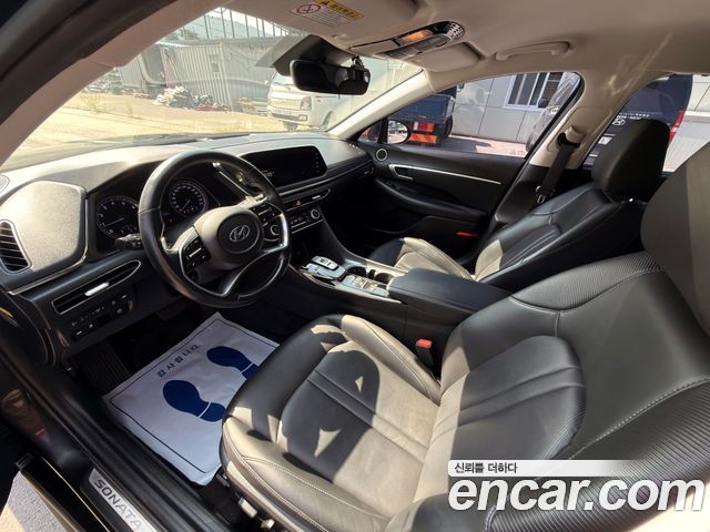Hyundai Sonata — interior