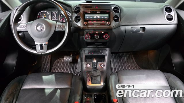 Volkswagen Tiguan — interior