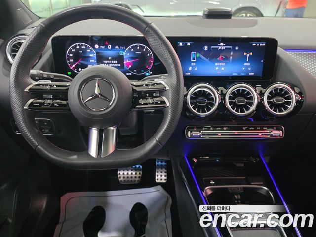 Mercedes-Benz GLA-Class — interior