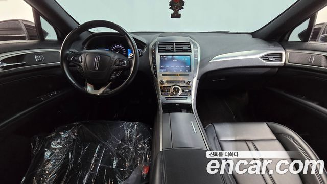 Lincoln MKZ — interior