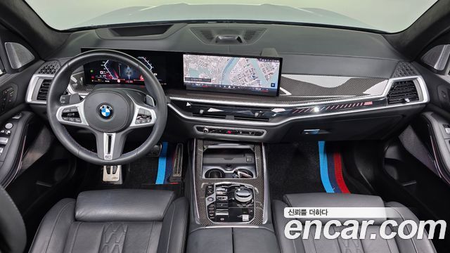BMW X7 — interior