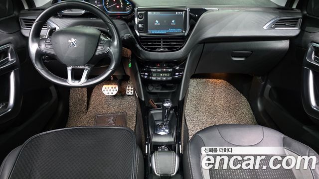 Peugeot 2008 — interior