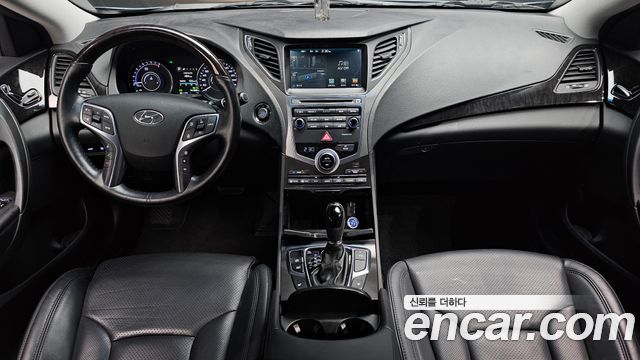 Hyundai Grandeur — interior