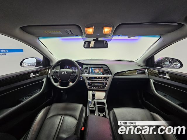 Hyundai Sonata — interior