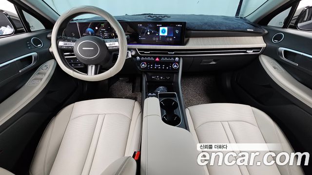 Hyundai Sonata — interior