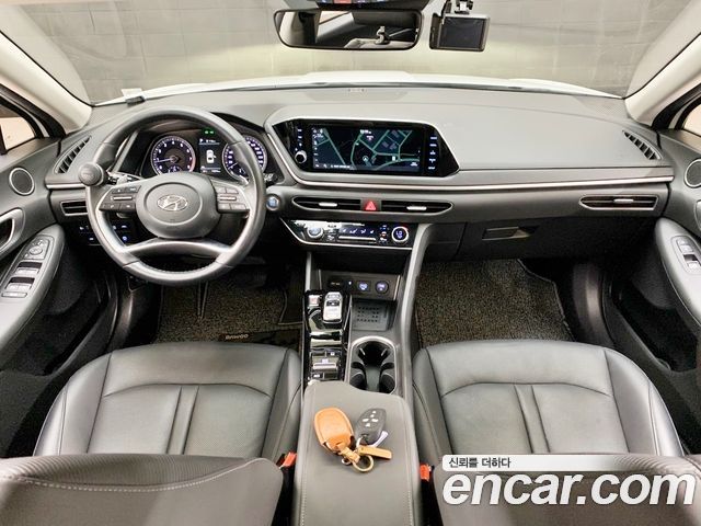 Hyundai Sonata — interior