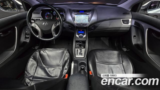 Hyundai Avante — interior