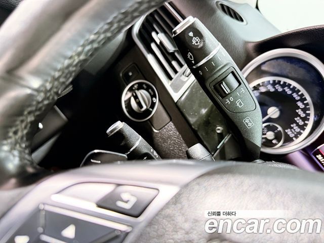 Mercedes-Benz M-Class — interior