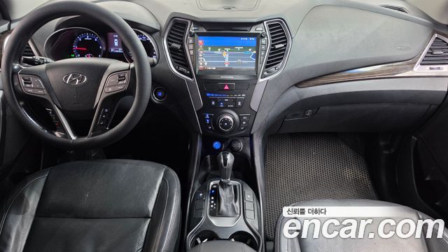 Hyundai Santa Fe — interior