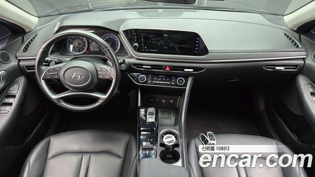 Hyundai Sonata — interior