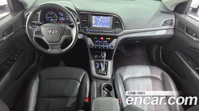 Hyundai Avante — interior