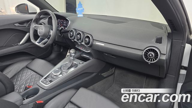 Audi TT — interior