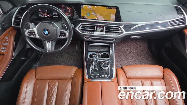 BMW X7 — interior