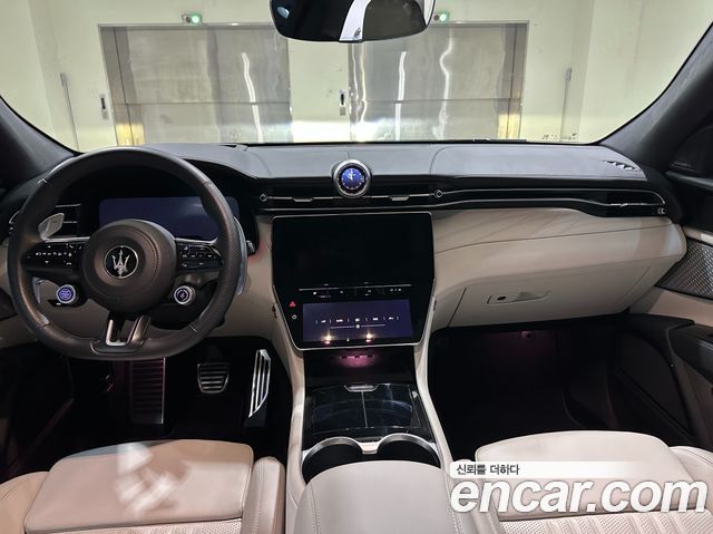 Maserati Grecale — interior