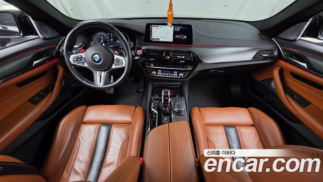 BMW M5 — interior