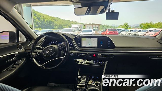 Hyundai Sonata — interior