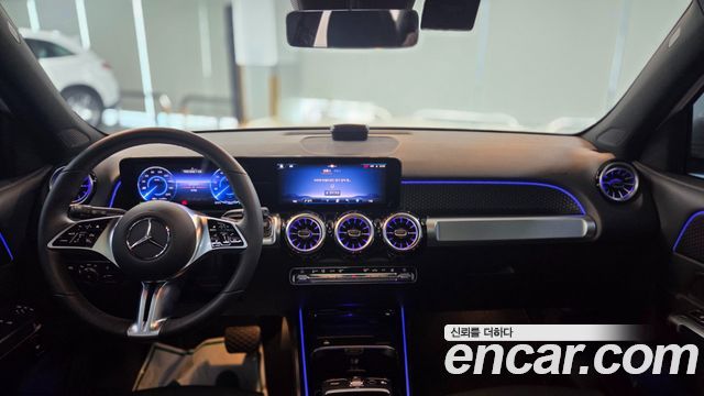 Mercedes-Benz C-Class — interior