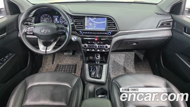 Hyundai Avante — interior