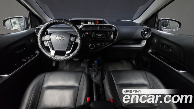 Toyota Prius — interior