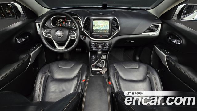 Jeep Cherokee — interior