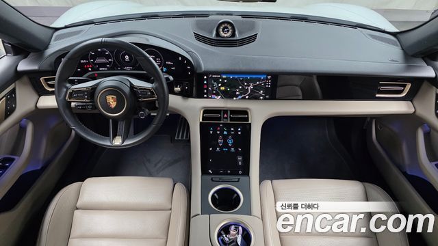 Porsche Taycan — interior