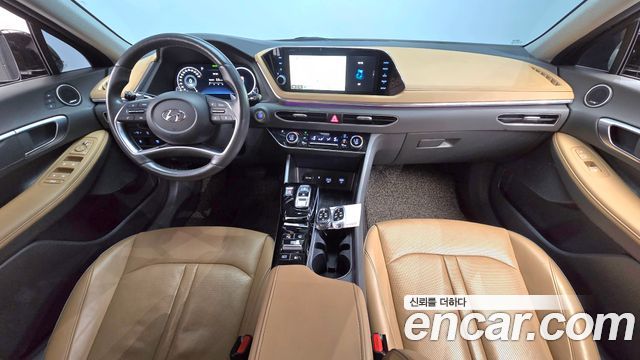 Hyundai Sonata — interior