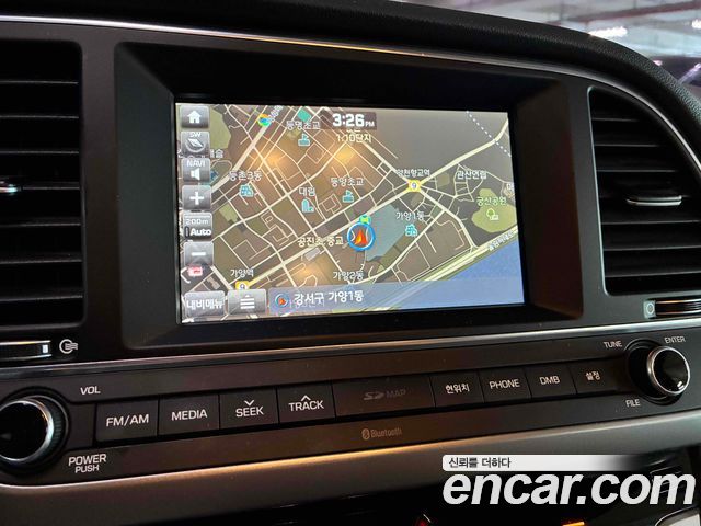 Hyundai Avante — interior