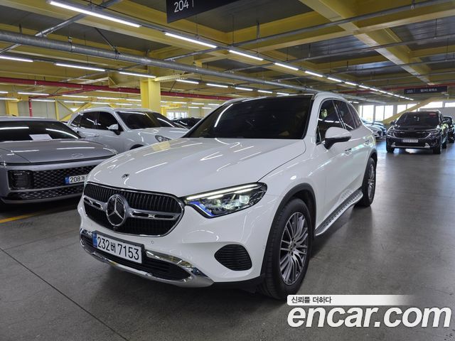 Mercedes-Benz GLC-Class — interior