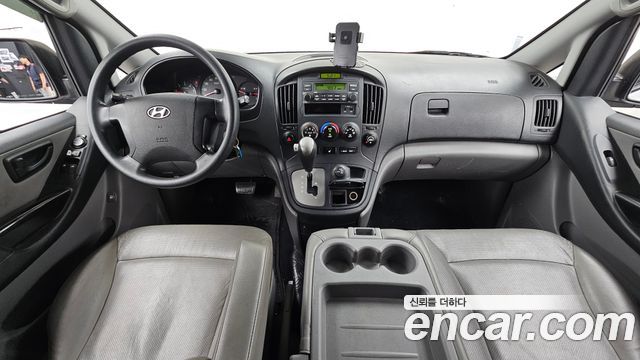 Hyundai Starex — interior