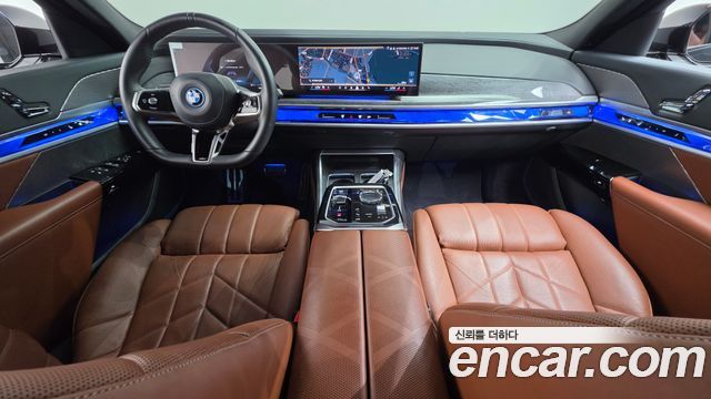 BMW i7 — interior
