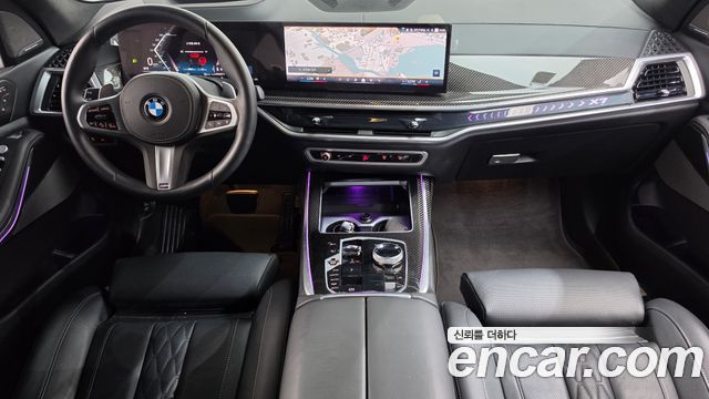 BMW X7 — interior