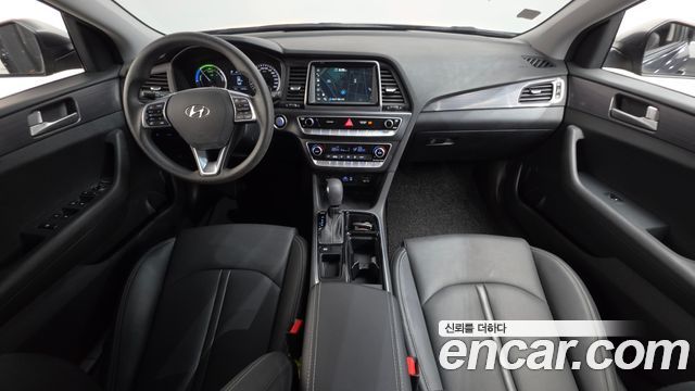Hyundai Sonata — interior