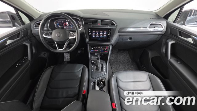 Volkswagen Tiguan — interior