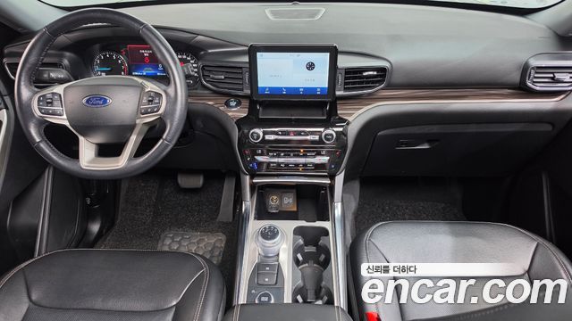 Ford Explorer — interior