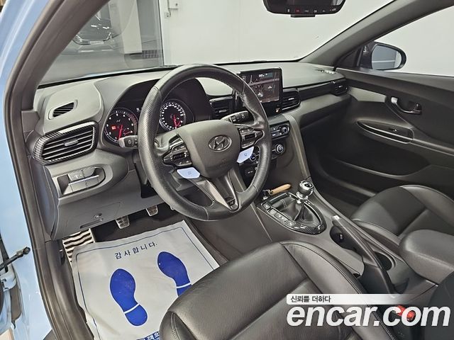 Hyundai Veloster — interior