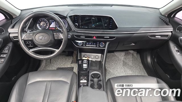 Hyundai Sonata — interior