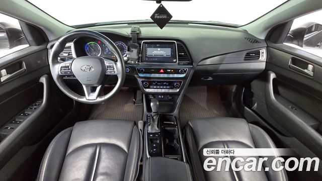 Hyundai Sonata — interior