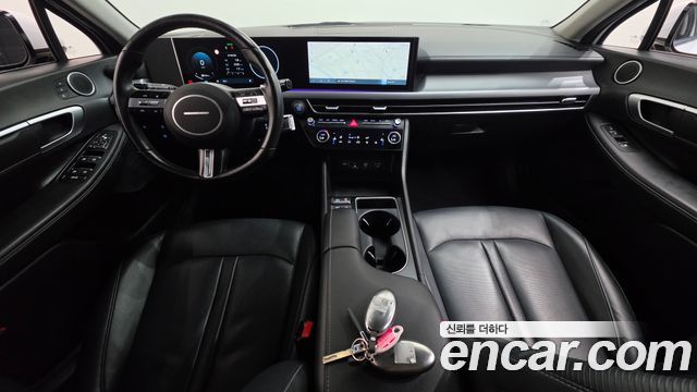 Hyundai Sonata — interior