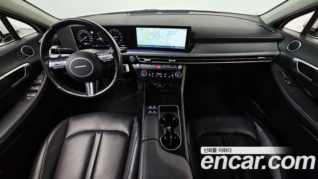 Hyundai Sonata — interior
