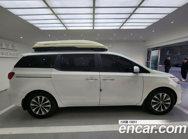 Kia Carnival — interior