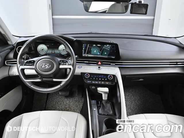 Hyundai Avante — interior