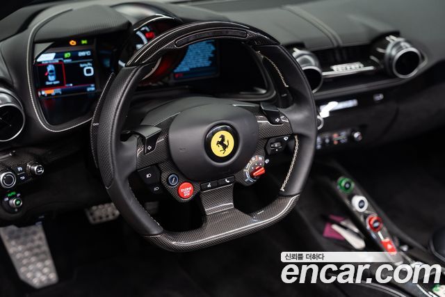Ferrari 812 — interior
