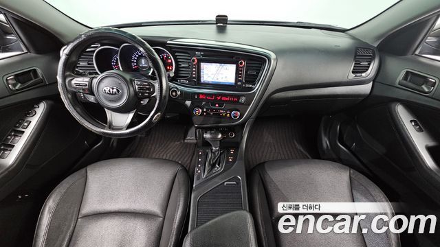 Kia K5 — interior