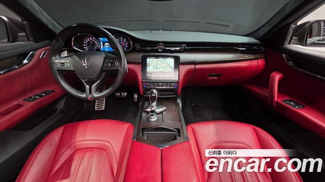 Maserati Quattroporte — interior