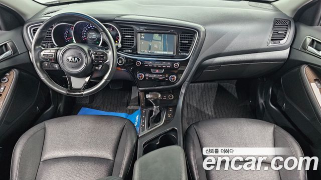Kia K5 — interior
