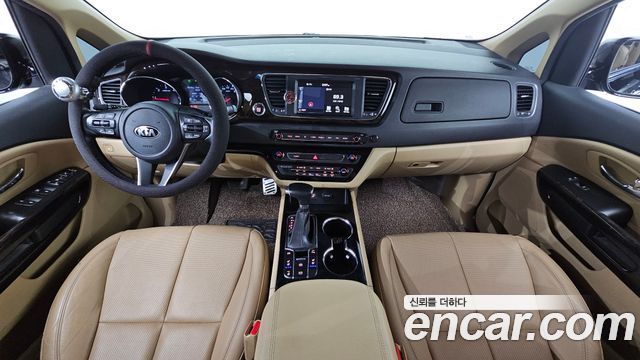 Kia Carnival — interior