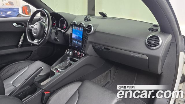 Audi TT — interior