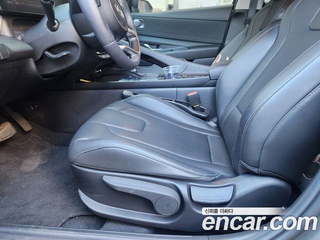 Hyundai Avante — interior