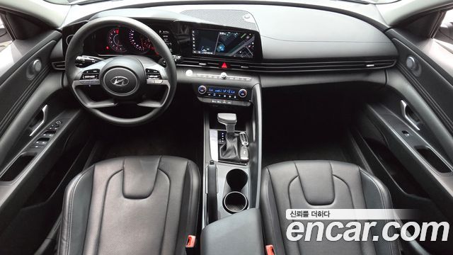 Hyundai Avante — interior