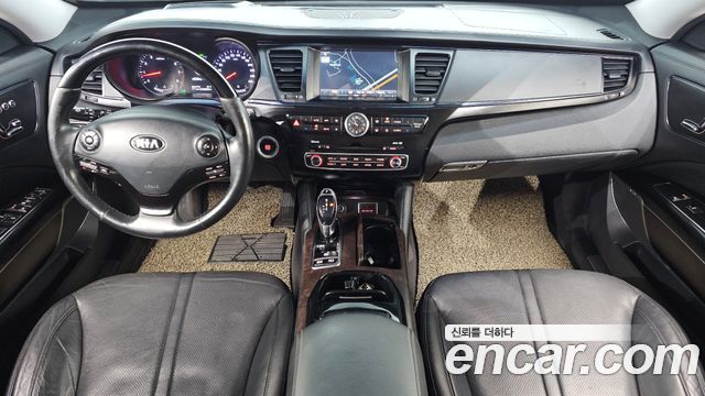 Kia K9 — interior
